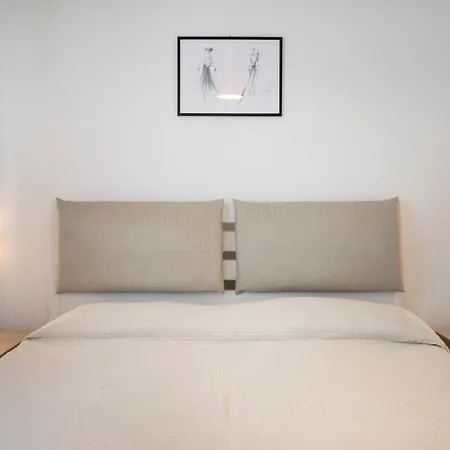 M377 - Marcelli, Bilocale Con Corte Esterna E Posto Auto Apartman
