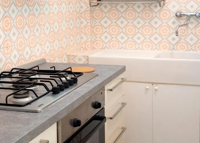 M377 - Marcelli, Bilocale Con Corte Esterna E Posto Auto Marcelli