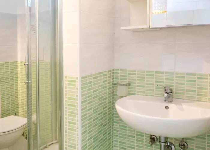 M377 - Marcelli, Bilocale Con Corte Esterna E Posto Auto *